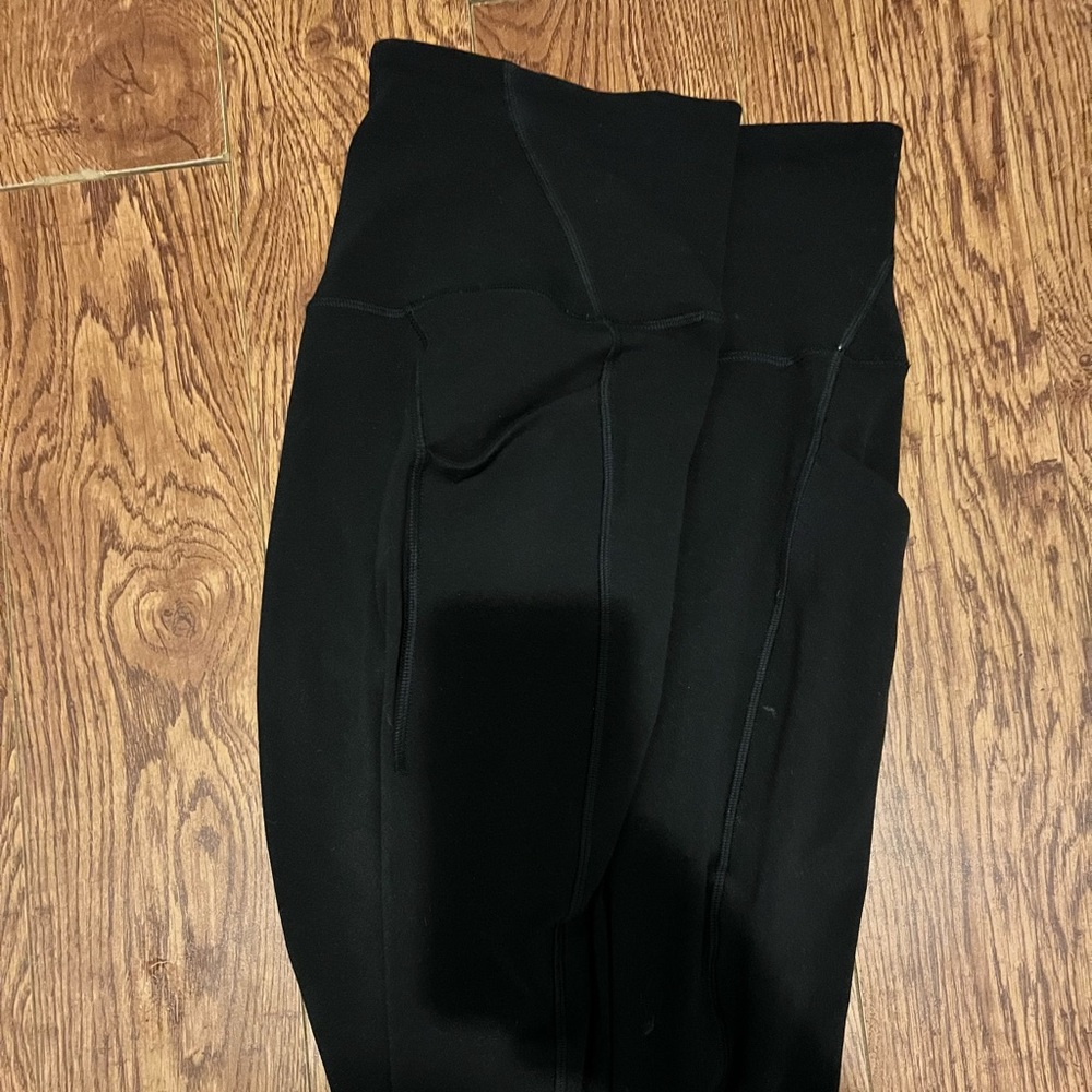 Lululemon align leggings with pockets.